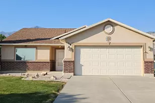 156 W 2025 N, Harrisville, UT 84414 - Photo 2