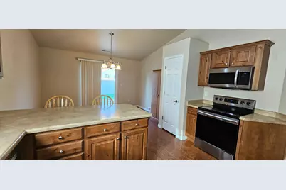 156 W 2025 N, Harrisville, UT 84414 - Photo 4