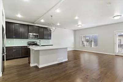 87 N Rio Grand Ave, Farmington, UT 84025 - Photo 6