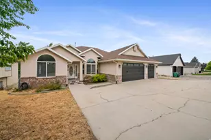 2154 E Wasatch Blvd, Sandy, UT 84092 - Photo 1