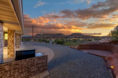 339 W Sandstone Cir, Saint George, UT 84770 - Photo 2
