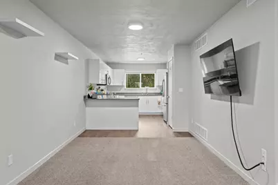 64 W 600 S #C205, Springville, UT 84663 - Photo 4