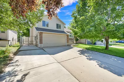 139 N 400 W, Clearfield, UT 84015 - Photo 2
