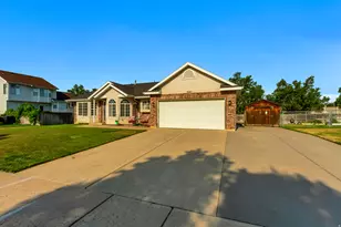 1643 Lewis and Clark Dr, Centerville, UT 84014 - Photo 4