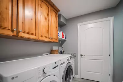 8621 S 1700 E, Sandy, UT 84093 - Photo 22