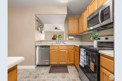 3451 E Peregrine Rd N, Eagle Mountain, UT 84005 - Photo 8