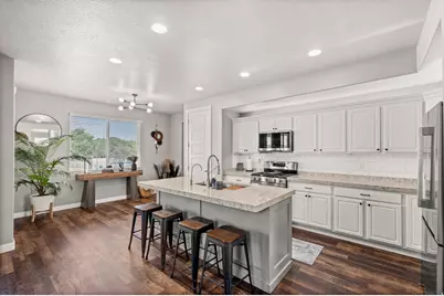 178 E Copper Cir, Harrisville, UT 84404 - Photo 2
