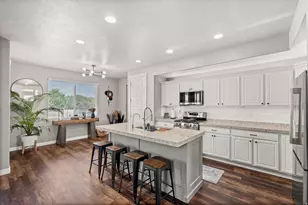 178 E Copper Cir, Harrisville, UT 84404 - Photo 2
