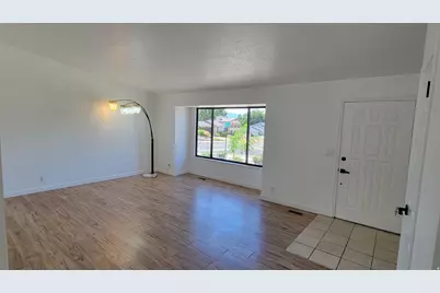 11153 S Silver Queen Cir, Sandy, UT 84094 - Photo 4