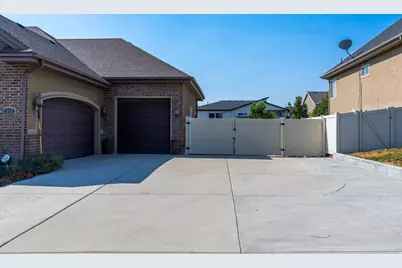 1685 W Prairie Hill Dr, Bluffdale, UT 84065 - Photo 6