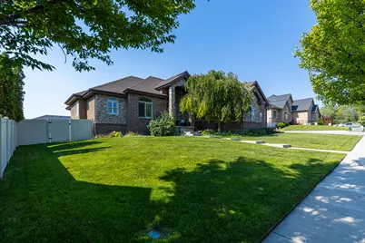 1685 W Prairie Hill Dr, Bluffdale, UT 84065 - Photo 2