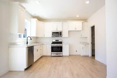 563 W 1775 N, Harrisville, UT 84404 - Photo 2