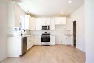 563 W 1775 N, Harrisville, UT 84404 - Photo 2