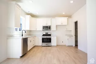 563 W 1775 N, Harrisville, UT 84404 - Photo 2