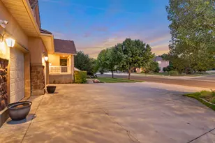 971 S Kays Dr, Kaysville, UT 84037 - Photo 38