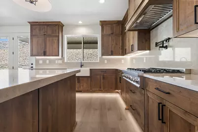 692 E Mountain Rd. N, North Ogden, UT 84414 - Photo 6