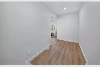 1775 E Rosecrest Dr, Salt Lake City, UT 84108 - Photo 12