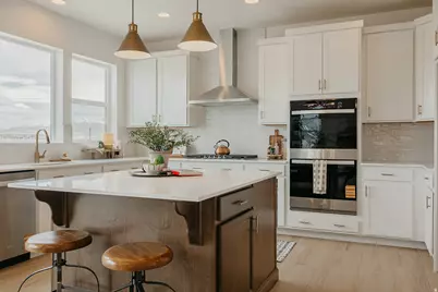 5233 S Paramount Dr, Riverdale, UT 84405 - Photo 6