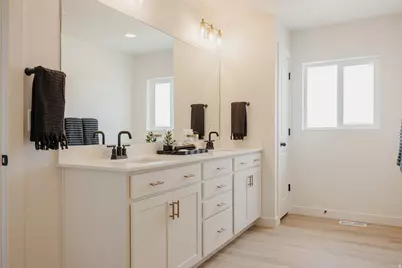 5233 S Paramount Dr, Riverdale, UT 84405 - Photo 18
