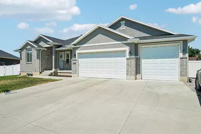 1438 W 2535 N, Clinton, UT 84015 - Photo 2