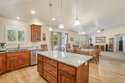 1438 W 2535 N, Clinton, UT 84015 - Photo 10