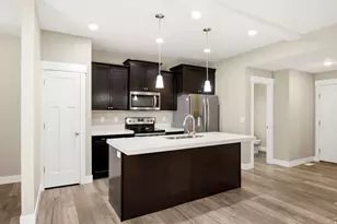 9289 S Castlebury Ct, Sandy, UT 84094 - Photo 4