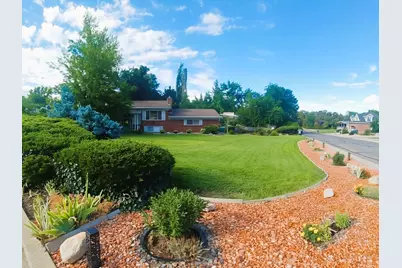 689 E Lavina Dr S, South Ogden, UT 84403 - Photo 2
