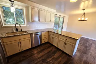 689 E Lavina Dr S, South Ogden, UT 84403 - Photo 8