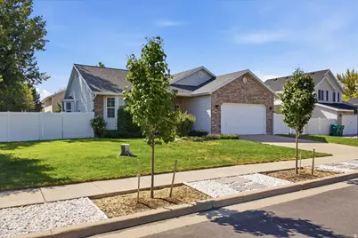 2847 W Lindi Way, Layton, UT 84041 - Photo 2