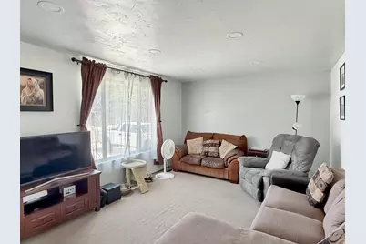615 N Elm St, Orangeville, UT 84537 - Photo 2