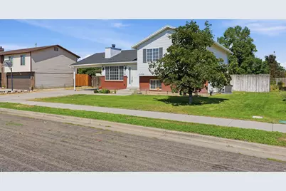 3799 Foxglen Dr, Roy, UT 84067 - Photo 2