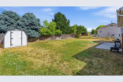3799 Foxglen Dr, Roy, UT 84067 - Photo 4