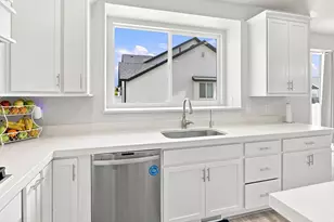 558 N Hampton Ln, Lindon, UT 84042 - Photo 20