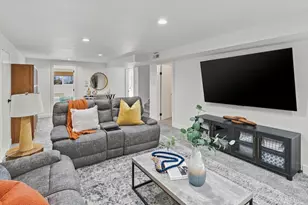 923 E 350 N, Bountiful, UT 84010 - Photo 32