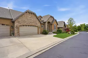 1832 E Peyton Ct, Holladay, UT 84117 - Photo 2