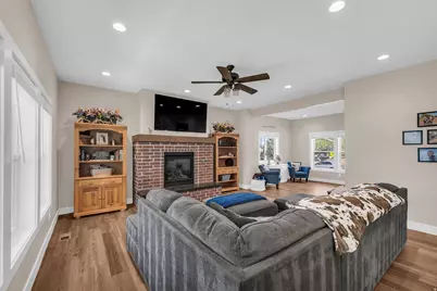 410 E Pages Ln, Centerville, UT 84014 - Photo 4