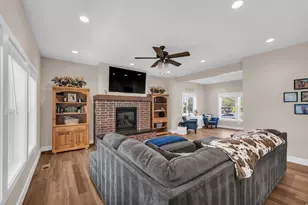 410 E Pages Ln, Centerville, UT 84014 - Photo 4