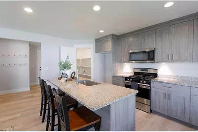 881 N 20 E, Santaquin, UT 84655 - Photo 2