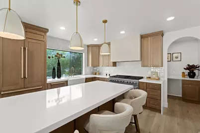 2242 E Kensington Ave S, Salt Lake City, UT 84108 - Photo 2