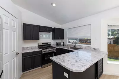 5579 W Lopalena Cir, West Jordan, UT 84081 - Photo 4