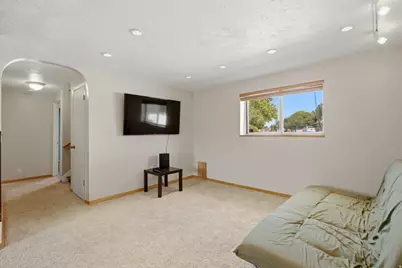 322 E Annalyn Dr, Sandy, UT 84070 - Photo 24