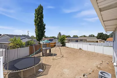 322 E Annalyn Dr, Sandy, UT 84070 - Photo 34