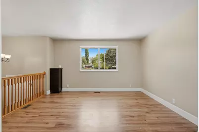 322 E Annalyn Dr, Sandy, UT 84070 - Photo 10