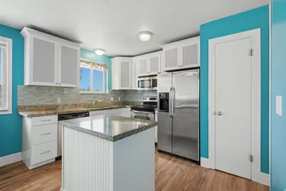 322 E Annalyn Dr, Sandy, UT 84070 - Photo 12