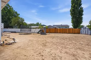 322 E Annalyn Dr, Sandy, UT 84070 - Photo 36