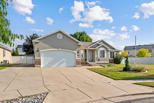 821 E 2050 S, Clearfield, UT 84015 - Photo 2