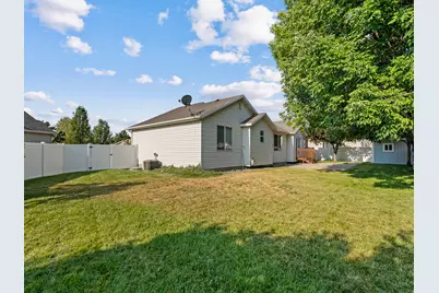 821 E 2050 S, Clearfield, UT 84015 - Photo 4