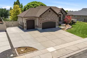 3323 W 1680 N, Clinton, UT 84015 - Photo 2