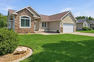 274 S 325 W, Providence, UT 84332 - Photo 2