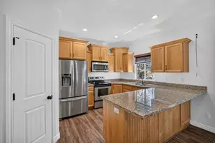 1462 E Tuscan Oak Way, Sandy, UT 84092 - Photo 12